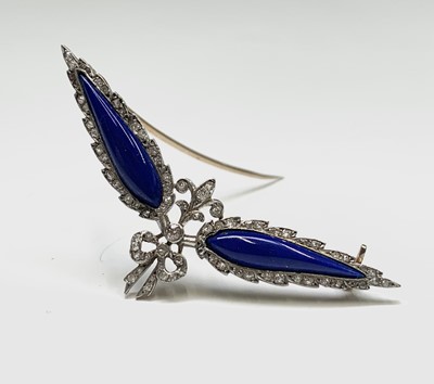 Lot 46 - A Belle Epoch diamond set brooch with wings of...
