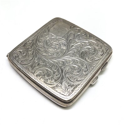 Lot 2159 - An engraved silver cigarette case, 3.9oz