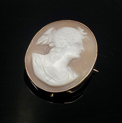 Lot 2579 - A Victorian 9ct gold mounted cameo brooch.