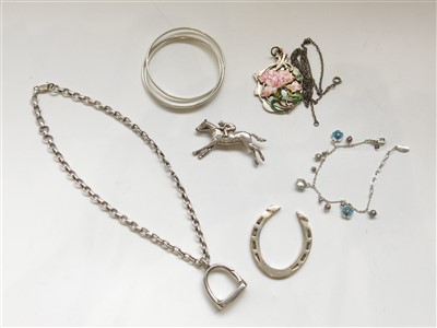 Lot 2581 - Contemporary silver jewellery including a race...
