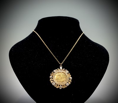 Lot 774 - A 1982 Half-Sovereign in 9ct two colour gold,...