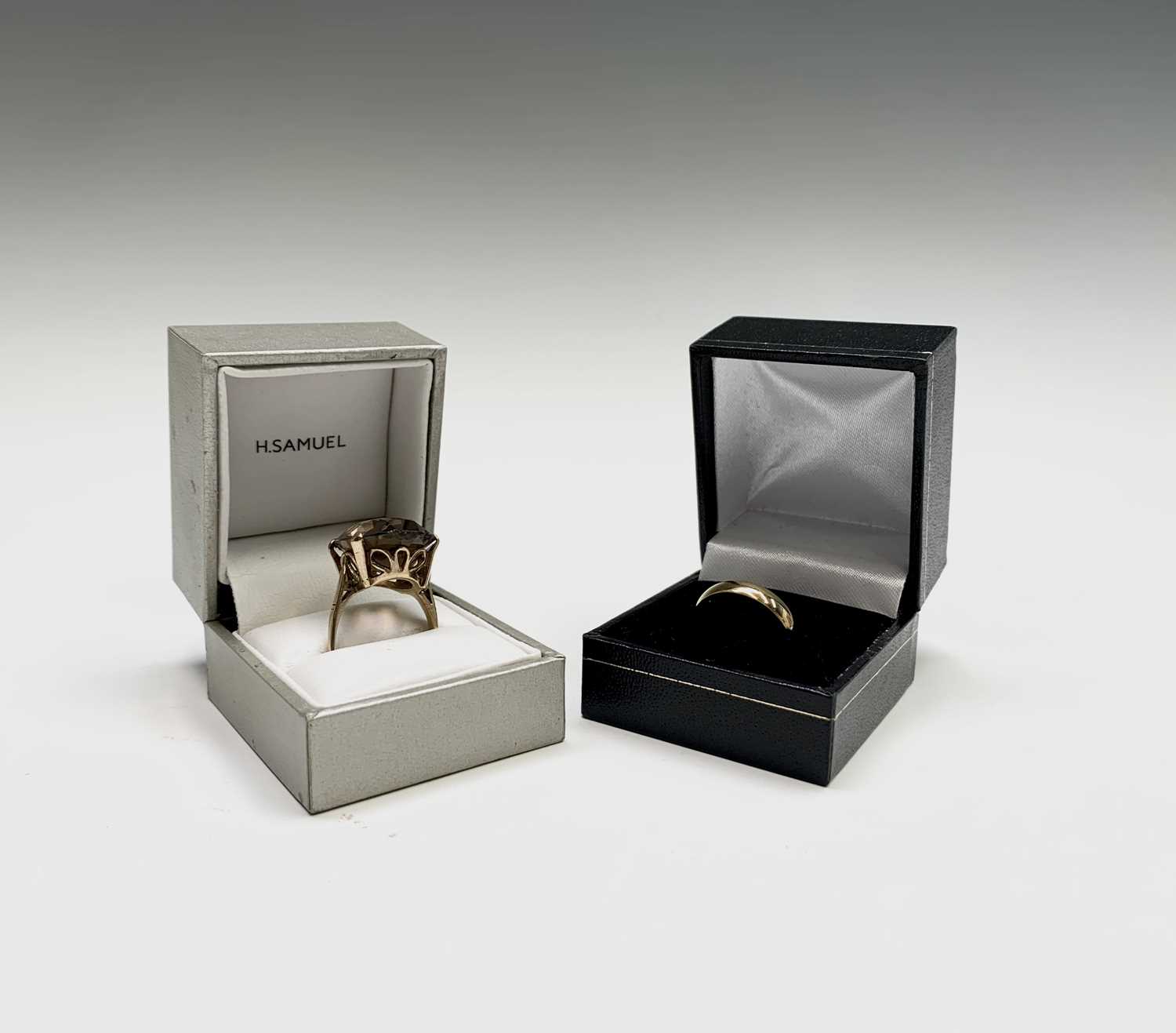 Lot 249 - An 18ct gold band 3.9gm and a 9ct gold dress...