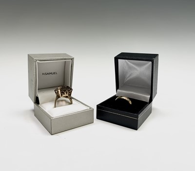 Lot 249 - An 18ct gold band 3.9gm and a 9ct gold dress...