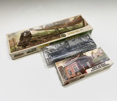 Lot 410 - Airfix/Ratio Unmade OO Gauge Model Railways -...