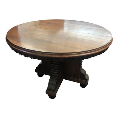 Lot 3424 - A late Victorian oak circular dining table,...
