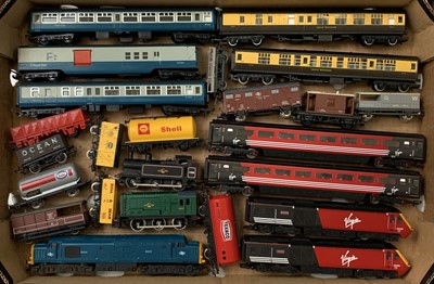 Lot 415 - OO Gauge Hornby Locomotives, Rolling Stock etc...