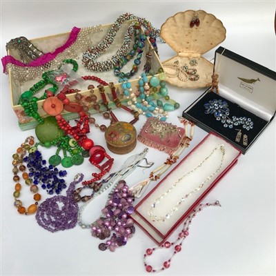 Lot 2608 - Costume jewellery etc.
