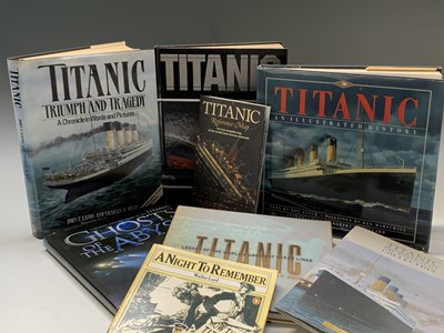 Lot 560 - Titanic Sinking Interest 1912 - A box...