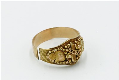 Lot 2440 - A Californian gold ring with applied vine...