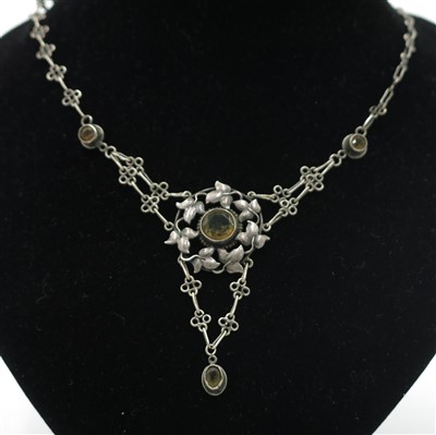 Lot 2439 - An Arts and Crafts silver necklace set with...