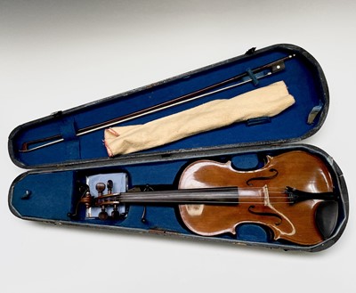 Lot 99 - A late 19th/early 20th Century violin,...