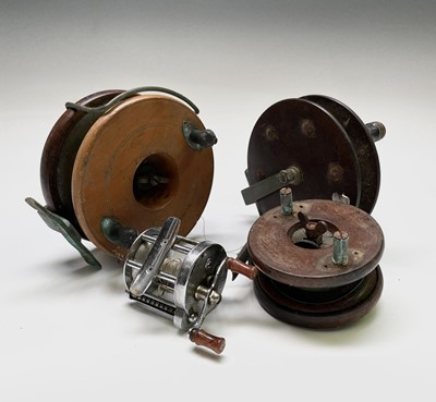Lot 391 - A Milward Seafarer walnut and brass fishing...