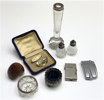 Lot 2001 - A collection of nine small decorative items to...
