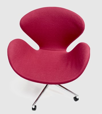 Lot 3133 - After Arne Jacobsen, a 'Swan' design swivel...