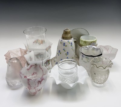 Lot 168 - A quantity of assorted early 20th century...