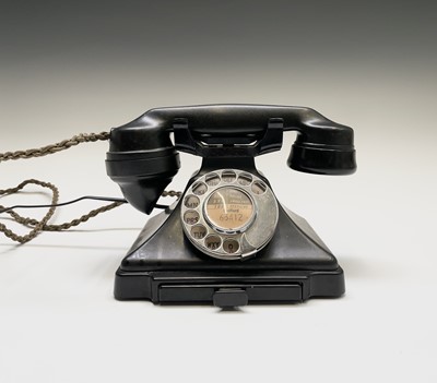 Lot 199 - A 1950s GPO Bakelite telephone, 1/232L FWR...