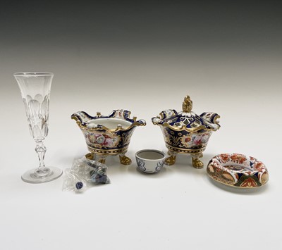 Lot 939 - An English porcelain pot pourri vase and cover,...