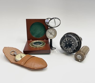 Lot 557 - A World War II US combined emergency compass...