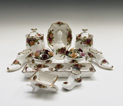 Lot 972 - Royal Albert 'Old Country Roses' decorative...