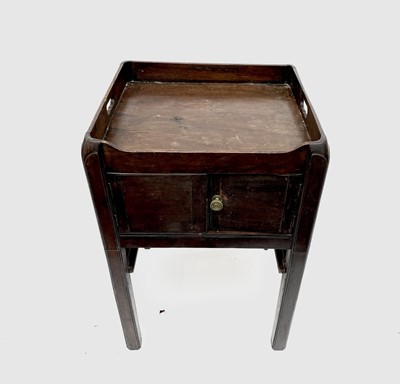 Lot 3141 - A George III mahogany tray top night table,...
