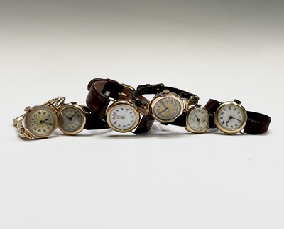 Lot 93 - A 9ct ladies gold wristwatch on 9ct gold...