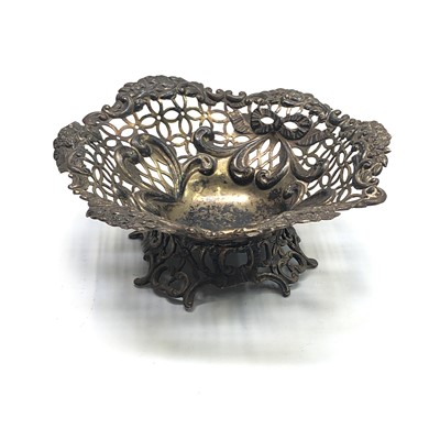 Lot 2171 - A late Victorian sweetmeat basket by William...
