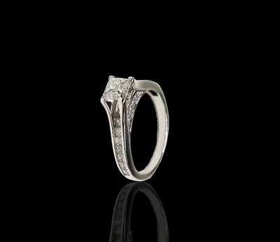 Lot 60 - A pretty18ct white gold diamond set ring, the...
