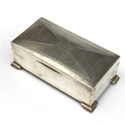 Lot 2132 - A silver cigarette box, London, 1932, by...