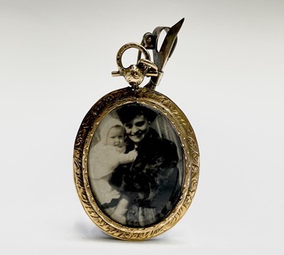 Lot 121 - A Victorian high purity gold double-sided...