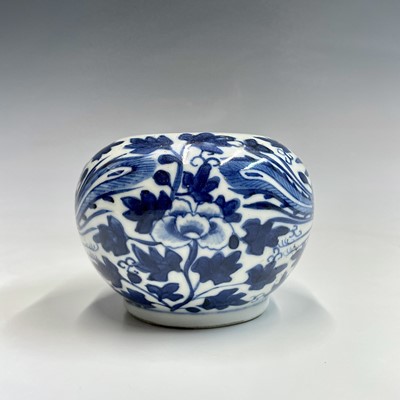 Lot 18 - A Chinese blue and white porcelain jar, late...