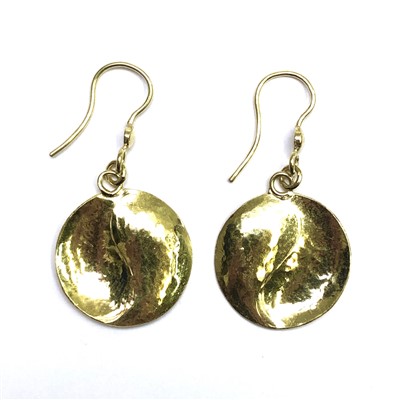 Lot 2711 - A pair of Joseph E ''Red'' Simpson, 18ct gold...