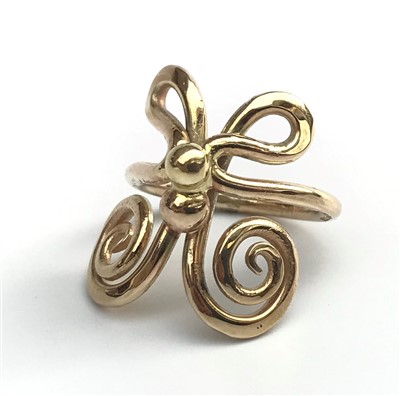 Lot 2721 - A Joseph E ''Red'' Simpson 9ct gold ring,...