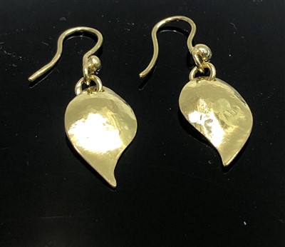 Lot 2725 - A pair of 18ct gold Joseph E ''Red'' Simpson...
