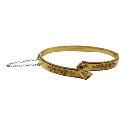 Lot 2799 - A 15ct gold Edwardian bangle, cross over set...
