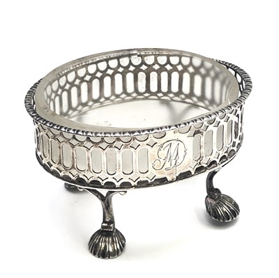 Lot 2148 - A late 18th century pierced oval open salt on...