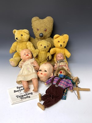 Lot 660 - Teddy Bears (x4), Dolls/Puppets. A box...