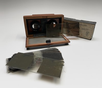 Lot 47 - A mahogany folding stereoscope viewer,...