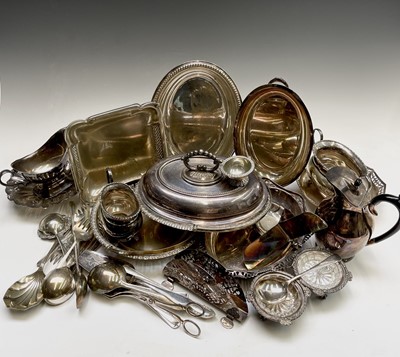 Lot 102 - A beaded entree dish with a detachable handle,...