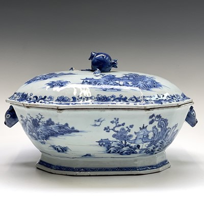 Lot 46 - A Chinese Export porcelain blue and white...