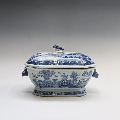 Lot 45 - A Chinese Export porcelain blue and white...