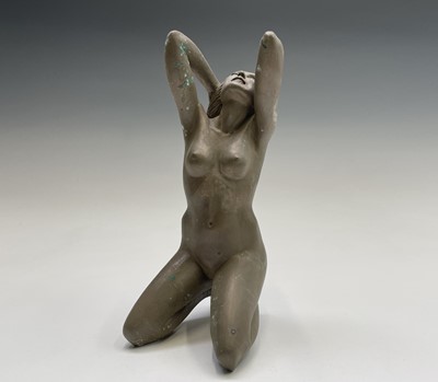 Lot 1071 - Alec WILES (1924) Kneeling Nude Ciment fondu...