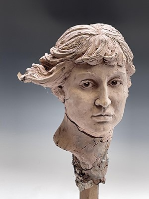 Lot 1085 - Alec WILES (1924) Female Head Clay sculpture...