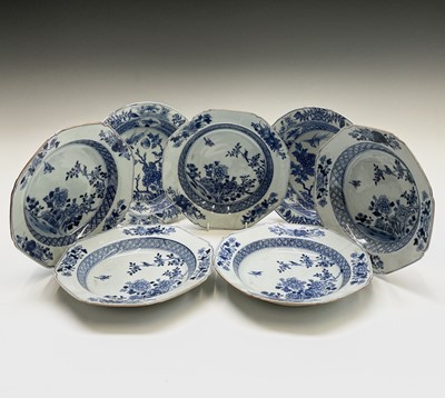Lot 24 - A pair of Chinese Export porcelain bowls, 18th...