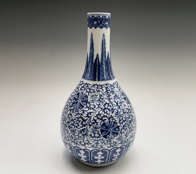 Lot 23 - A Chinese Ming style porcelain blue and white...