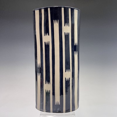 Lot 1028 - Lindsey Hoole (Oxford-based) Studio pottery...