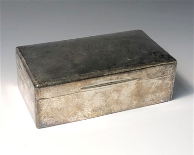 Lot 2015 - A plain silver cigarette box