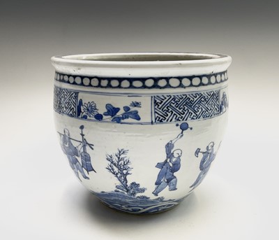 Lot 80 - A Chinese porcelain blue and white jardiniere,...