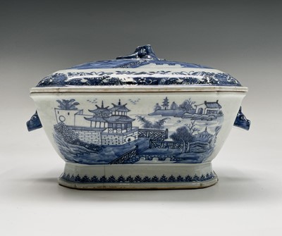 Lot 83 - A Chinese Export porcelain blue and white...
