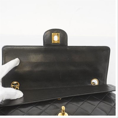 Lot 2828 - Chanel. Vintage shoulder bag. Classic Double...
