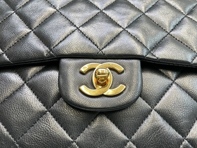 Lot 2828 - Chanel. Vintage shoulder bag. Classic Double...